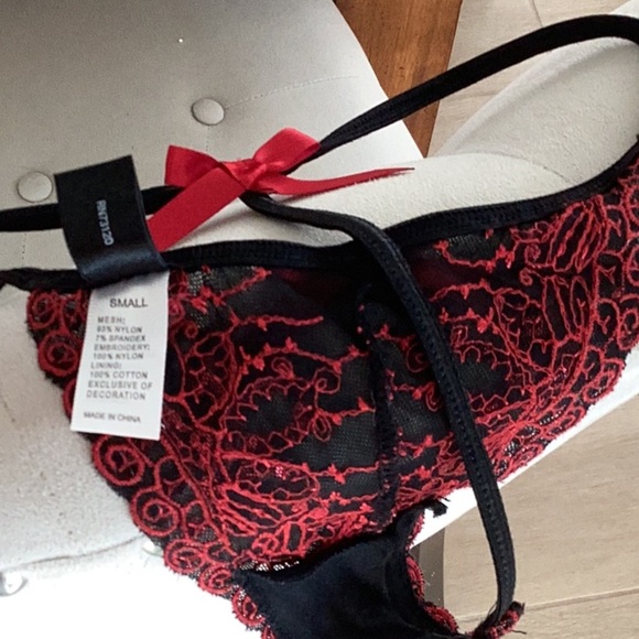 Fredricks of Hollywood - Picture 10 of 10